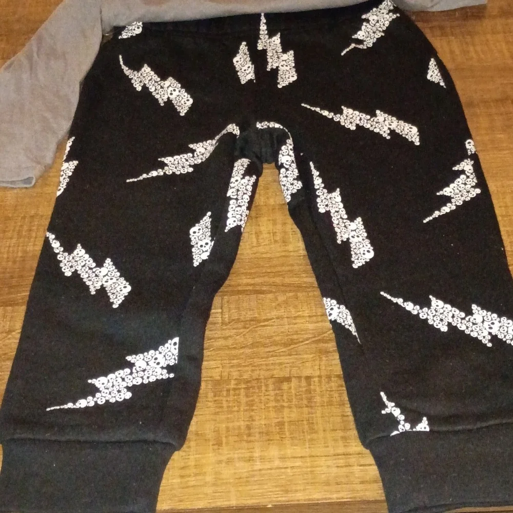 Cat‎ & Jack 3T Gray Black Skeleton Halloween Outfit Set Shirt Pants Lightning